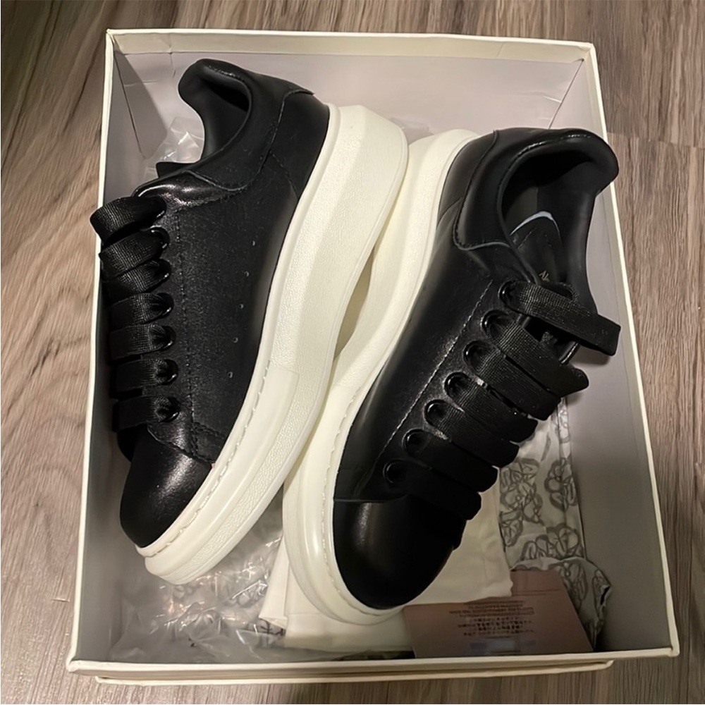 Alexander McQueen Platform Sneaker Sz 37 / 7 Black/white